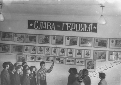 Подробнее о статье Экскурсия в комнате боевой славы Пичаевской средней школы (Ед.хр. 4475)