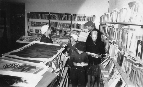 Подробнее о статье В книжном магазине (Ед.хр. 4482)