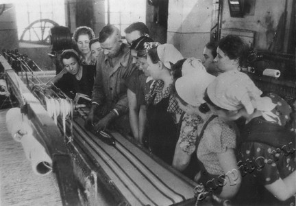 Подробнее о статье Бригада ткачих Арженской суконной фабрики (Ед.хр. 4514)