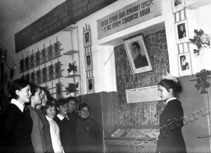 Подробнее о статье Экскурсия в школьном музее (Ед.хр. 4549)