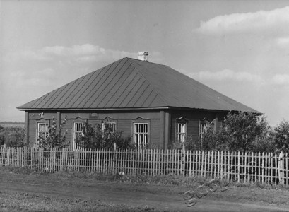 Подробнее о статье Здание начальной школы в колхозе им.Дзержинского (Ед.хр. 4556)