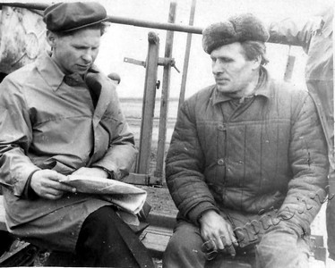 Подробнее о статье Пропагандист Козикова проводит беседу с колхозницами района (Ед.хр. 4577)