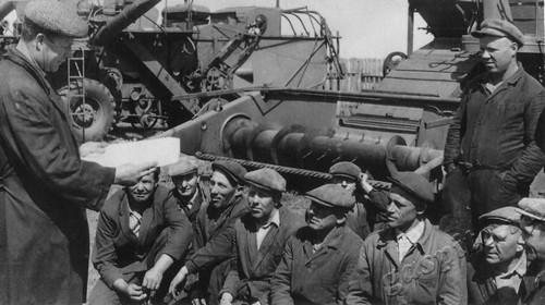 Подробнее о статье Подведение итогов работы механизаторов колхоза «50 лет ВЛКСМ» (Ед.хр. 4580)