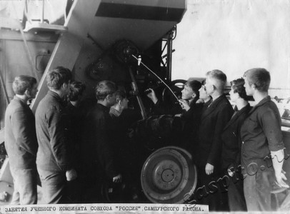 Подробнее о статье Занятия в учебном комбинате совхоза «Россия» (Ед.хр. 4594)