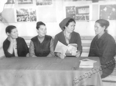 Подробнее о статье Проведение политинформации в красном уголке МТФ совхоза «Россия» (Ед.хр. 4603)