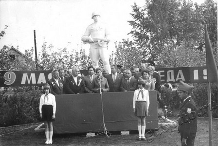 Подробнее о статье Митинг, посвященный 35-летию победы в Великой Отечественной войне (Ед.хр. 4620)