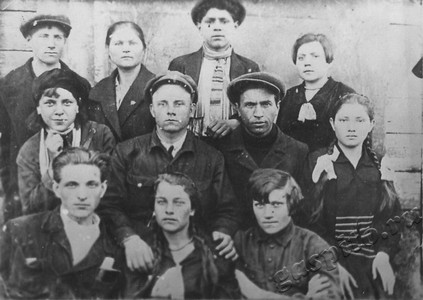 Подробнее о статье Первая пионерская группа в селе Троицкие Росляи (Ед.хр. 4640 а)