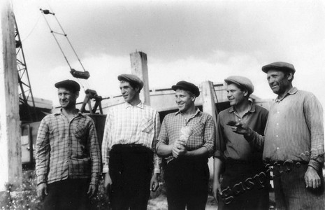 Подробнее о статье Бригада строителей ПМК 420 (Ед.хр. 4663)