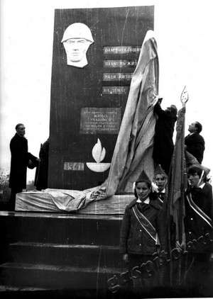 Подробнее о статье Открытие памятника учащимся, погибшим в годы Великой Отечественной войны (Ед.хр. 4684)