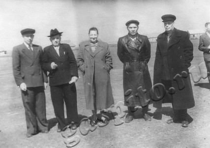 Подробнее о статье Участники первомайской демонстрации в с.Горелое (Ед.хр. 4742)