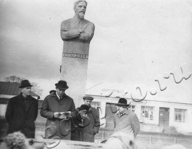 Подробнее о статье Открытие памятника Тимирязеву в колхозе им.Тимирязева (Ед.хр. 4758)