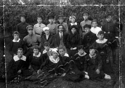 Подробнее о статье Учителя, учащиеся Токаревской школы 2-й ступени (Ед.хр. 4839)