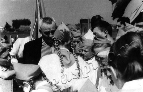 Подробнее о статье Митинг юных пионеров, посвященный 40-летию пионерской организации имени В.И.Ленина (Ед.хр. 4857)