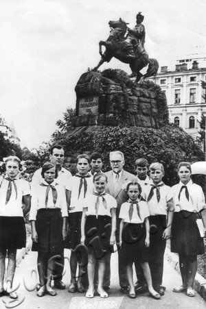 Подробнее о статье Пионеры Токаревского района с членом академии наук УССР П.Н.Перминым (Ед.хр. 4858)