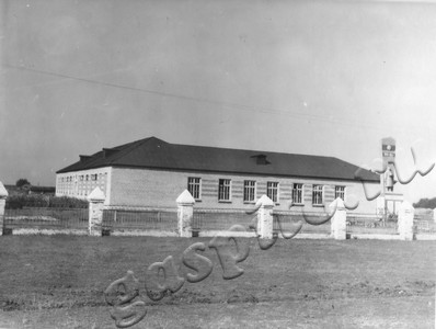 Подробнее о статье Здание Березовской средней школы колхоза «Волна революции» (Ед.хр. 4879)