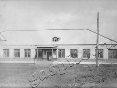 Подробнее о статье Здание Б.Лазовской средней школы колхоза «Борьба за мир» (Ед.хр. 4880)