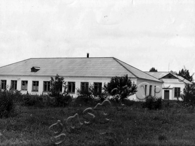 Подробнее о статье Здание средней школы колхоза «Родина» (Ед.хр. 4881)