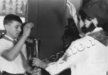 Подробнее о статье Парад пионерских отрядов, посвященный 47-ой годовщине со дня рождения пионерской организации (Ед.хр. 4886)