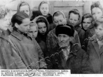 Подробнее о статье Пионеры средней школы села Большая Кочетовка (Ед.хр. 4901)