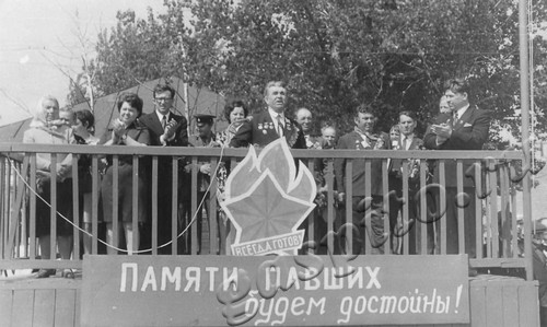 Подробнее о статье Митинг, посвященный 30-летию Победы в Великой Отечественной войне (Ед.хр. 4902)