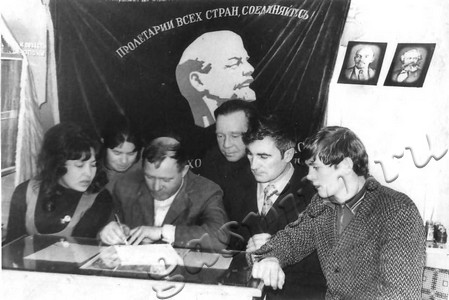 Подробнее о статье Победители социалистического соревнования райспецхозобъединения подписывают трудовой рапорт (Ед.хр. 4972)