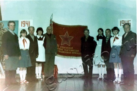 Подробнее о статье Акция «Равнение на знамена Победы», посвященная 40-летию победы над фашистской Германией (Ед.хр. 4993)
