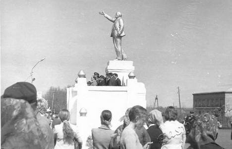 Подробнее о статье Митинг в честь Международного Дня солидарности трудящихся 1 Мая в с.Бондари Тамбовской области (Ед.хр. 3677)