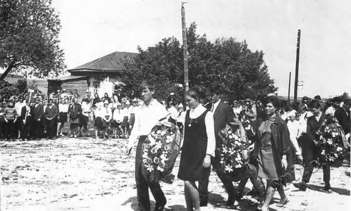 Подробнее о статье Возложение венков в с.Осино-Гай 9 мая 1970 г. (Ед.хр. 3688)