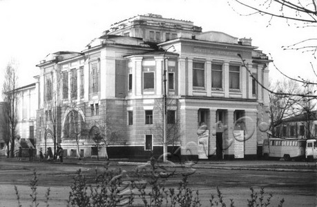 Подробнее о статье Здание драматического театра имени Н.Г.Чернышевского (Ед.хр. 5014)
