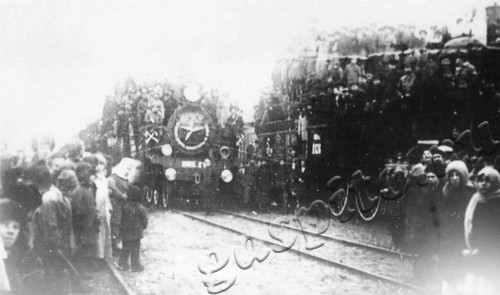 Подробнее о статье Первый комсомольский эшелон, отправляющийся на подавление крестьянского восстания (Ед.хр. 5028)