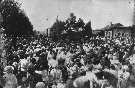 Подробнее о статье Митинг, состоявшийся 2 сентября 1923 г. у паровоза, отремонтированного во время субботников комсомольцами станции Моршанск (Ед.хр. 5041)