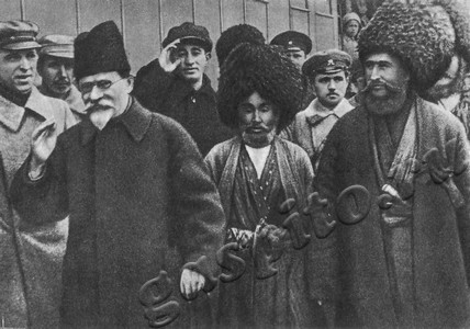 Подробнее о статье Фотодокументы к выставке, посвященной 90-летию со дня рождения М.И.Калинина (Ед.хр. 5057)