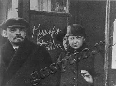 Подробнее о статье Фотодокументы в помощь организаторам Ленинской комнаты в школе (Ед.хр. 5120)