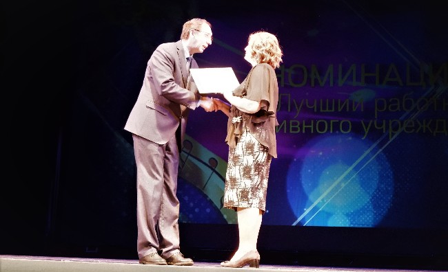 Подробнее о статье Среди лучших работников культуры Тамбовской области 2022 года – заведующий отделом использования документов и информатизации ГАСПИТО Муравьева Инна Ивановна