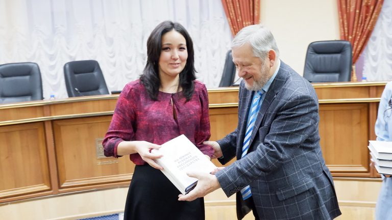 Подробнее о статье Работники ГАСПИТО приняли участие в презентации монографии доктора исторических наук, профессора ТГУ им. Г.Р. Державина Ю.А. Мизиса «На южных рубежах Российского государства: История заселения и освоения Тамбовского и Козловского уездов в XVII в. (1635–16