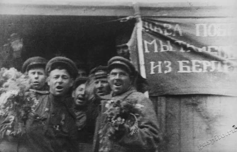 Подробнее о статье 80 лет со дня встречи на железнодорожном вокзале жителями г. Тамбова первых демобилизованных воинов-тамбовцев